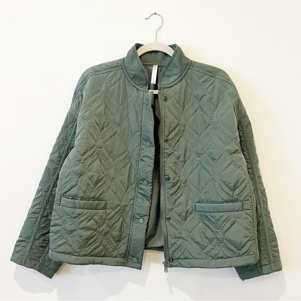 Fabletics Quilted Loft Jacket Green Full Zip Diamond Relaxed Bomber Size Small - Picture 10 of 14